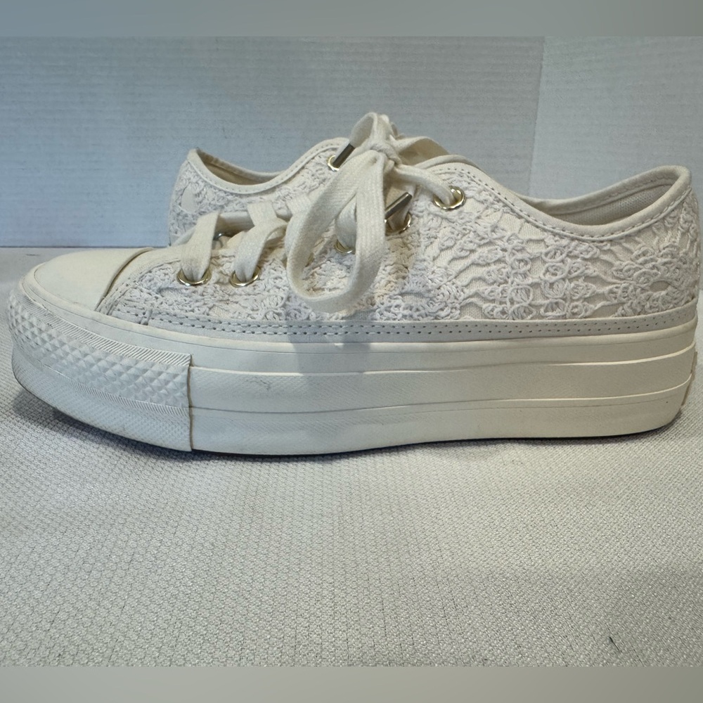 Converse Womens Chuck Taylor All Star Lift Platform Low Lace Daisy Cord, Ivory 7